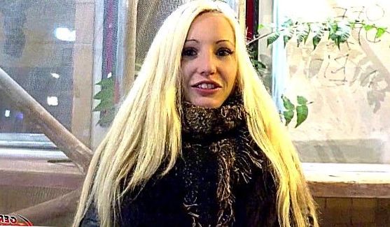 Два парня сняли проститутку и жестоко выебали её во все дыры, порно видео