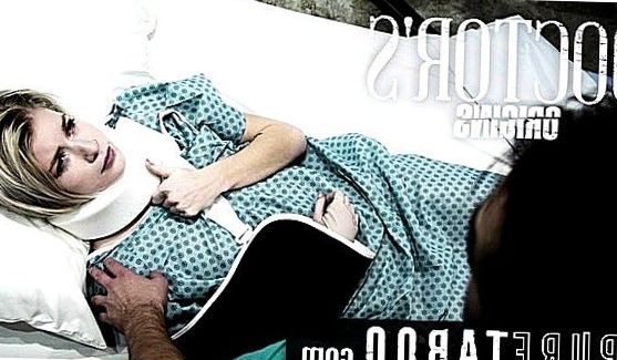 Лола Шик позирует на постели обнаженной, порно видео