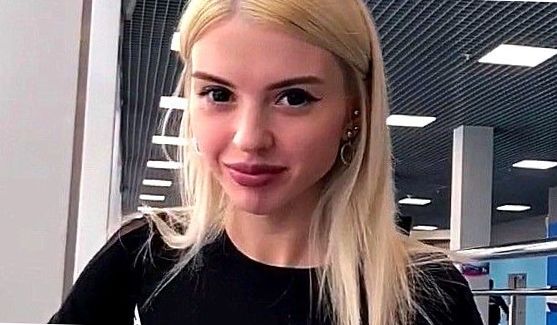 Любители: Молодая брюнетка в кожаной косоворотке шла по лестнице подъезда и неожиданно предложила секс, порно видео