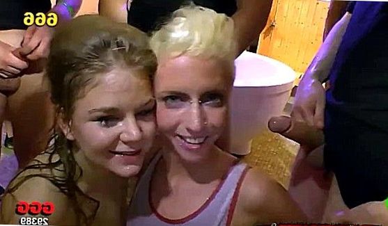 ДЕВушКА (18 лет) ПОДСТАВИЛА ОБАЛДЕННУЮ ПОПКУ, порно видео