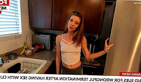 Порнозвезды: Блондинка ублажает двух солдат в машине вдали от любопытных глаз, порно видео