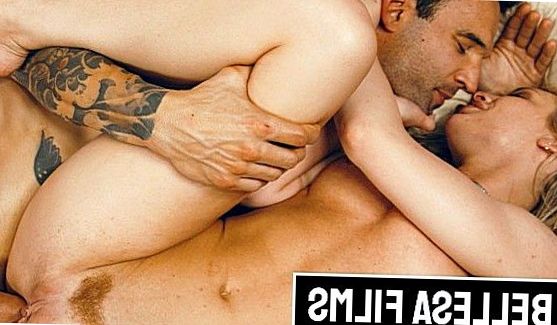 Когда она была уже готова кончить, из стены показался большой негритянский член и она не смогла удержаться, чтобы не трахнуться с ним, порно видео